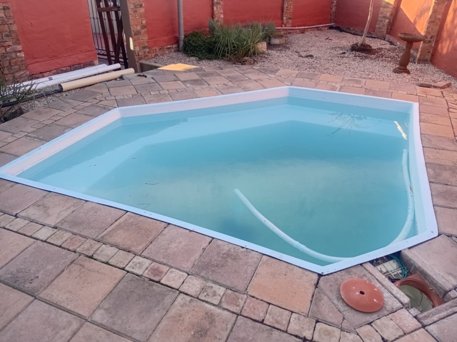 6 Bedroom Property for Sale in Heiderand Western Cape